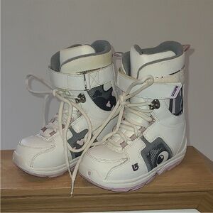 Burton White and Gray Snowboard Boots with Pink Details